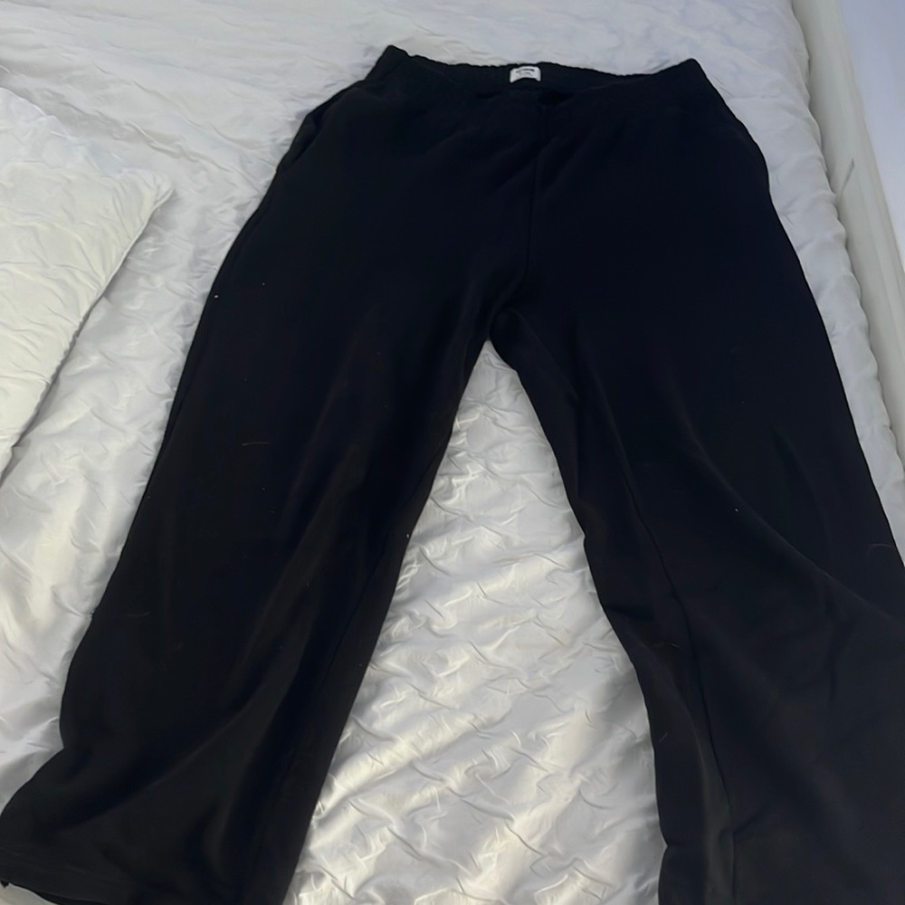 black sweatpants